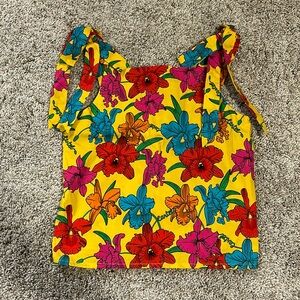 NWOT Yellow Top with Flower Pattern - Size 4 kid